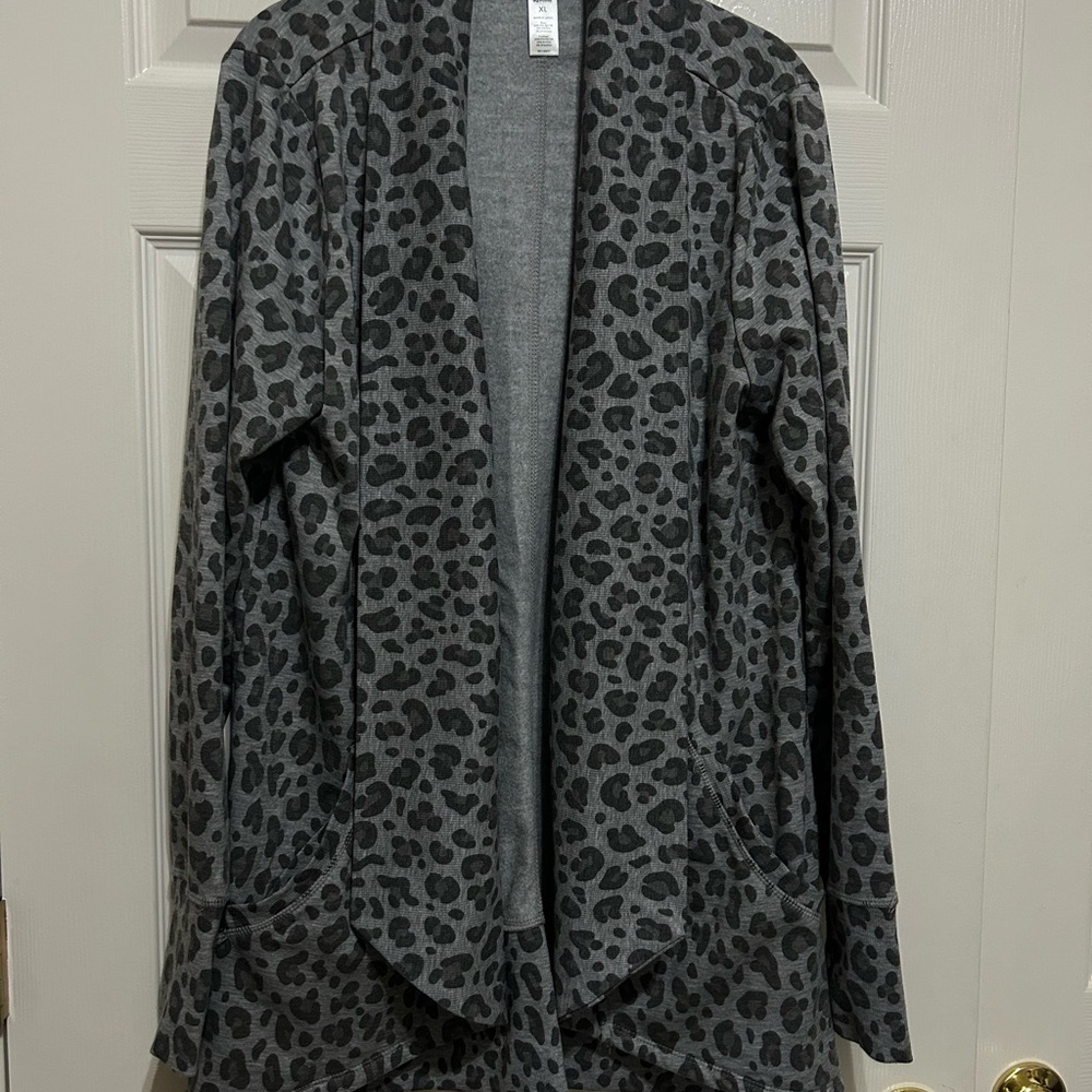 Stylish Gray Leopard Print Cardigan